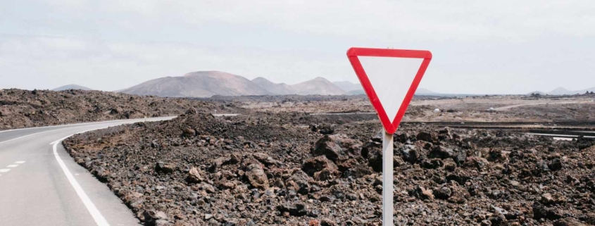 Señal de advertencia carretera